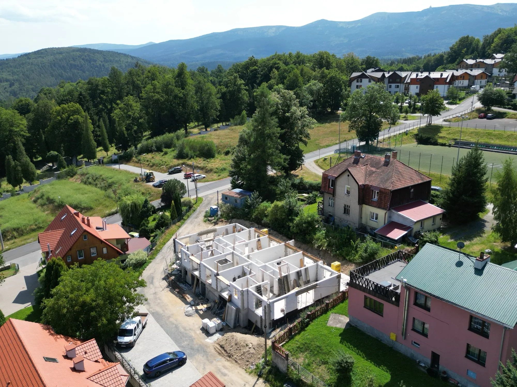 Postęp budowy, obiekt w otoczeniu
