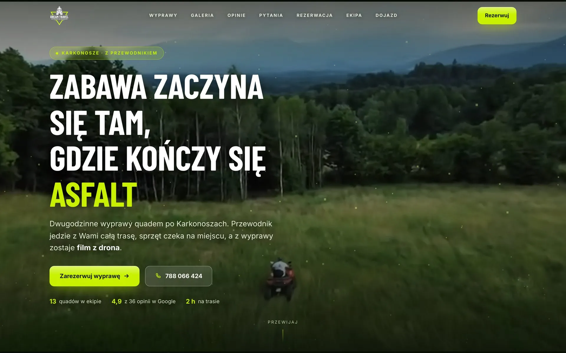 Strona główna Dream Travel: nagłówek „Zabawa zaczyna się tam, gdzie kończy się asfalt" na tle lasu